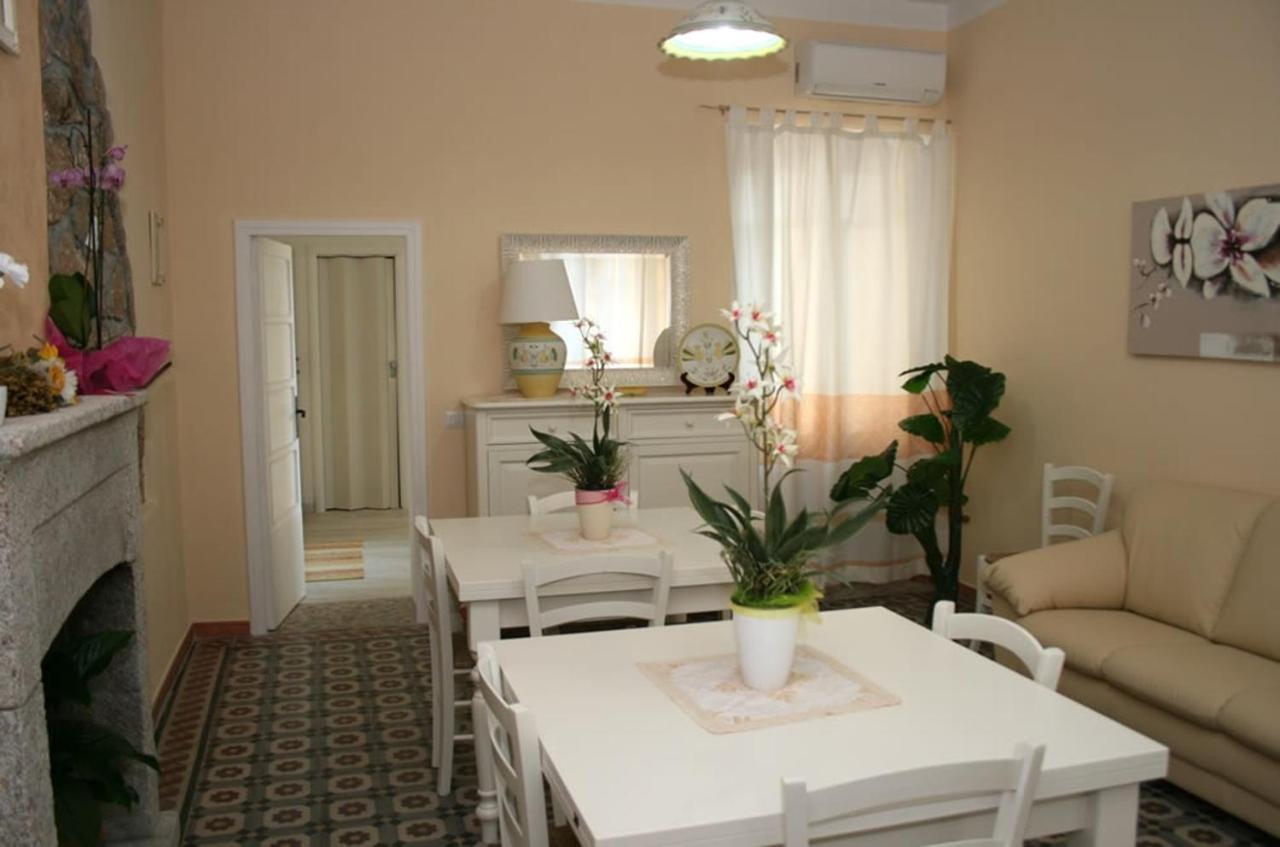 Guest House Le Gemelle Luras 외부 사진