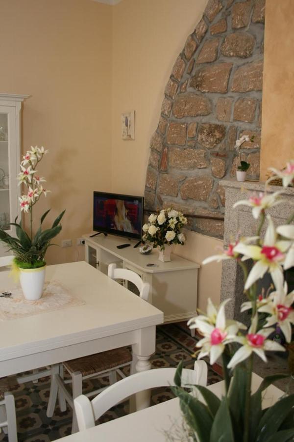 Guest House Le Gemelle Luras 외부 사진