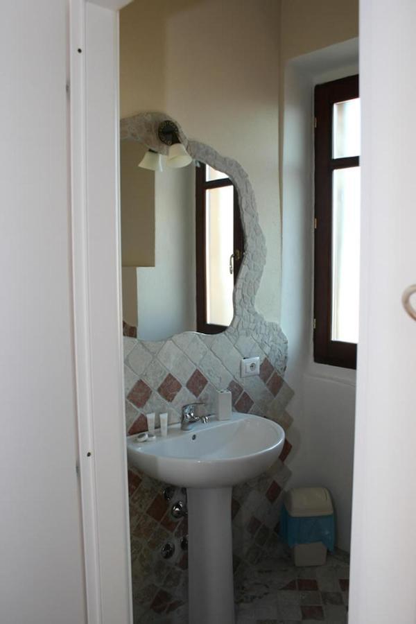 Guest House Le Gemelle Luras 외부 사진