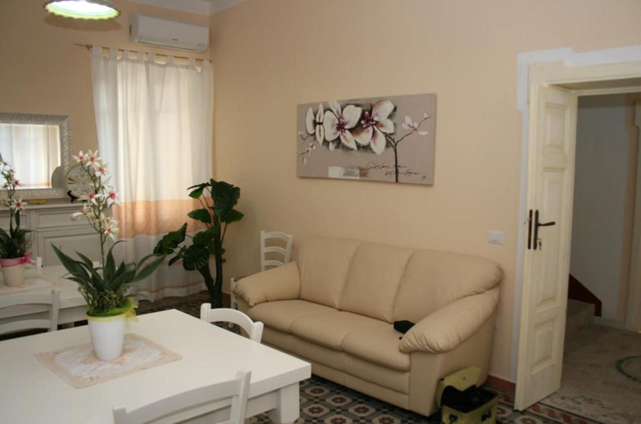 Guest House Le Gemelle Luras 외부 사진
