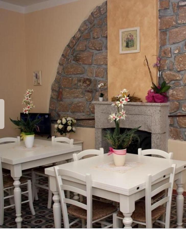 Guest House Le Gemelle Luras 외부 사진